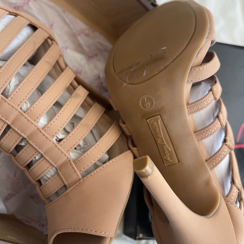 Heels - Picture 4 of 7
